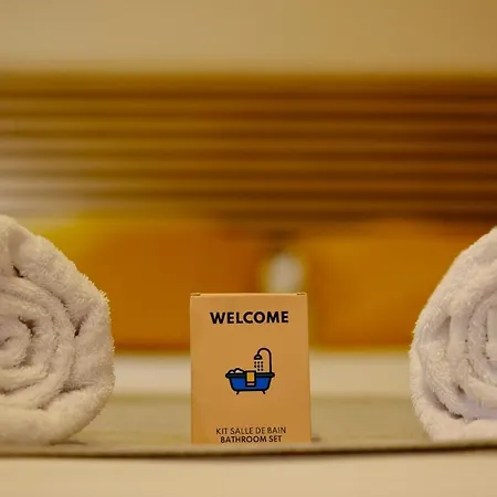 Hypercentre - Welcome To Corinne