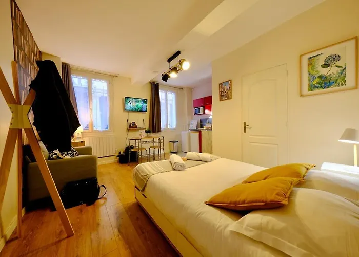 Hypercentre - Welcome To Corinne *