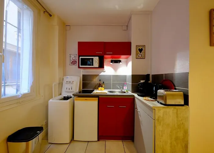 Hypercentre - Welcome To Corinne *