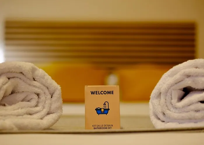 Hypercentre - Welcome To Corinne